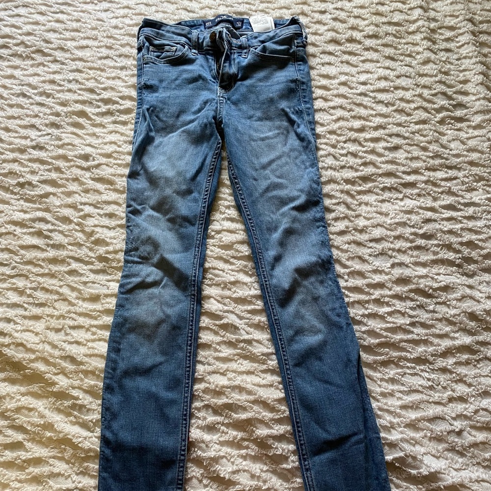Hollister Jeans. Mid-Rise Super Skinny. Classic Stretch. 00S. W23. L28.